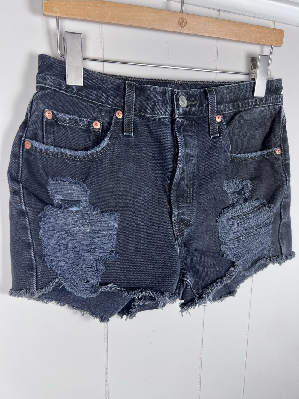 Levi’s 501 Black Distressed High-Rise Women’s Denim Shorts Size 29 - Picture 2 of 13
